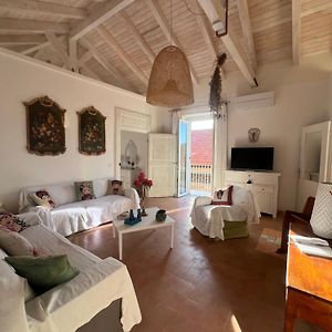 Tra Vicoli E Palazzi Apartment